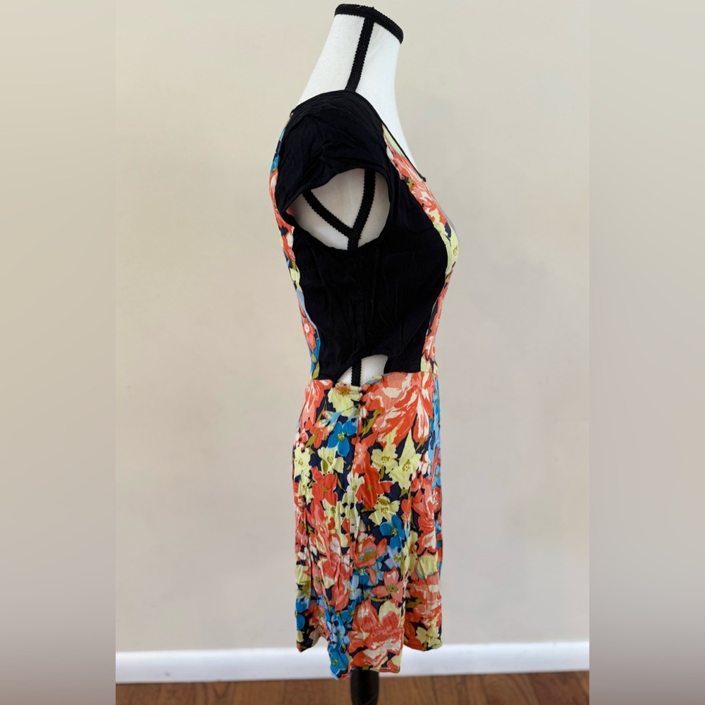 Womans floral dress - Picture 4 of 6